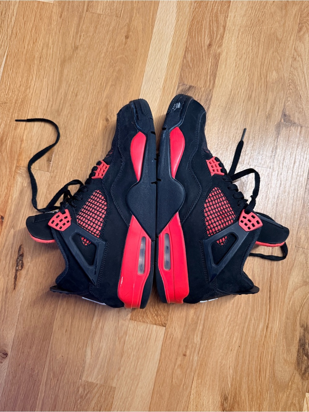 Jordan 4 retro 
Red Thunder
Men’s size 10